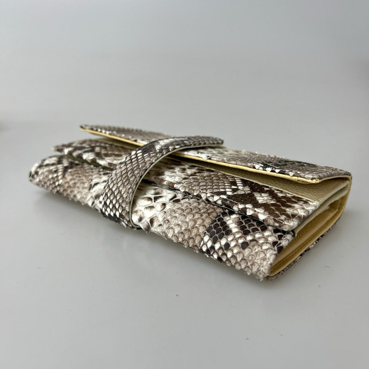 長財布 ﾀﾞｲﾔﾓﾝﾄﾞ ﾊﾟｲｿﾝ Wｶﾌﾞｾ財布 ベージュ