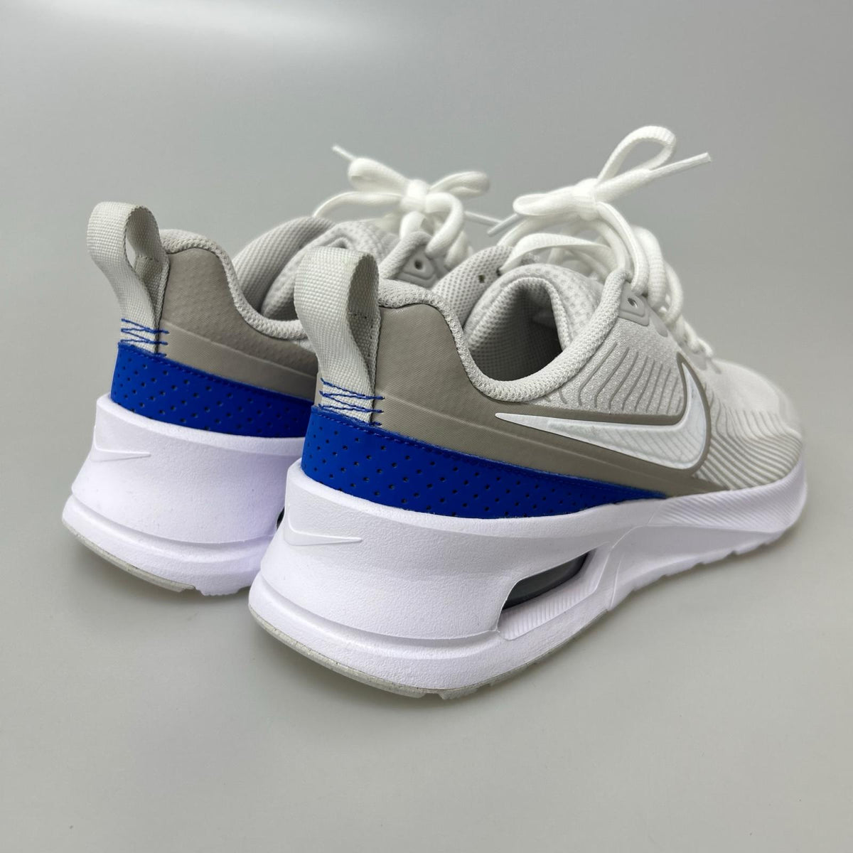 スニーカー AIR MAX NUAXIS ｸﾞﾚｰ (27.5) 27.5cm (US9 1/2 UK9 EU45) グレー
