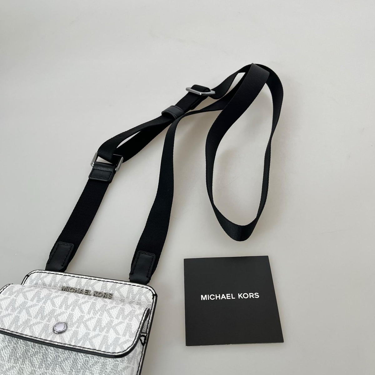 ショルダーバッグ MICHAEL KORS 総柄 ｼｮﾙﾀﾞｰﾎﾟｰﾁ ホワイト