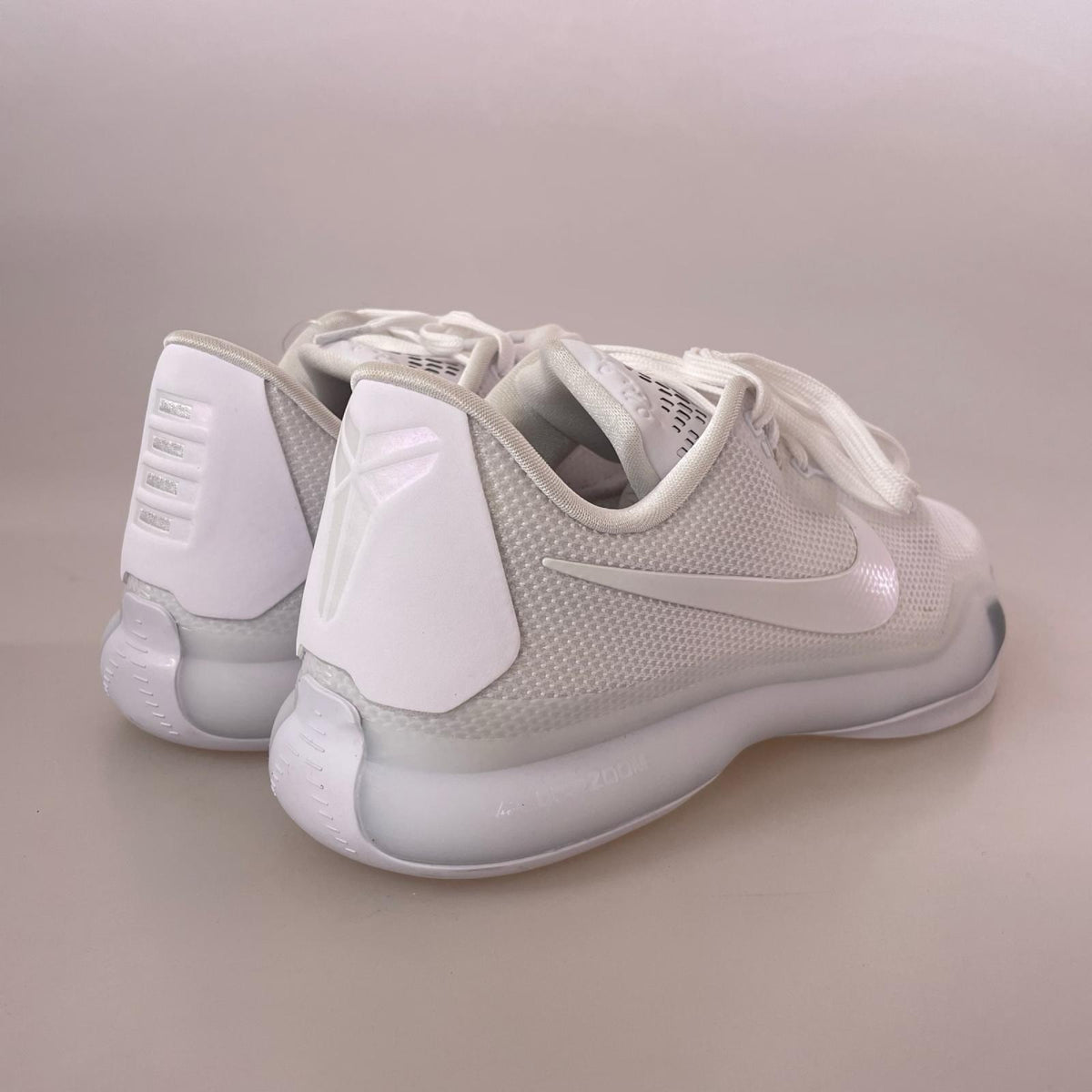 スニーカー Kobe 10 PROTRO WHE 28.0cm 28cm (US10 UK9 1/2 EU46) ホワイト