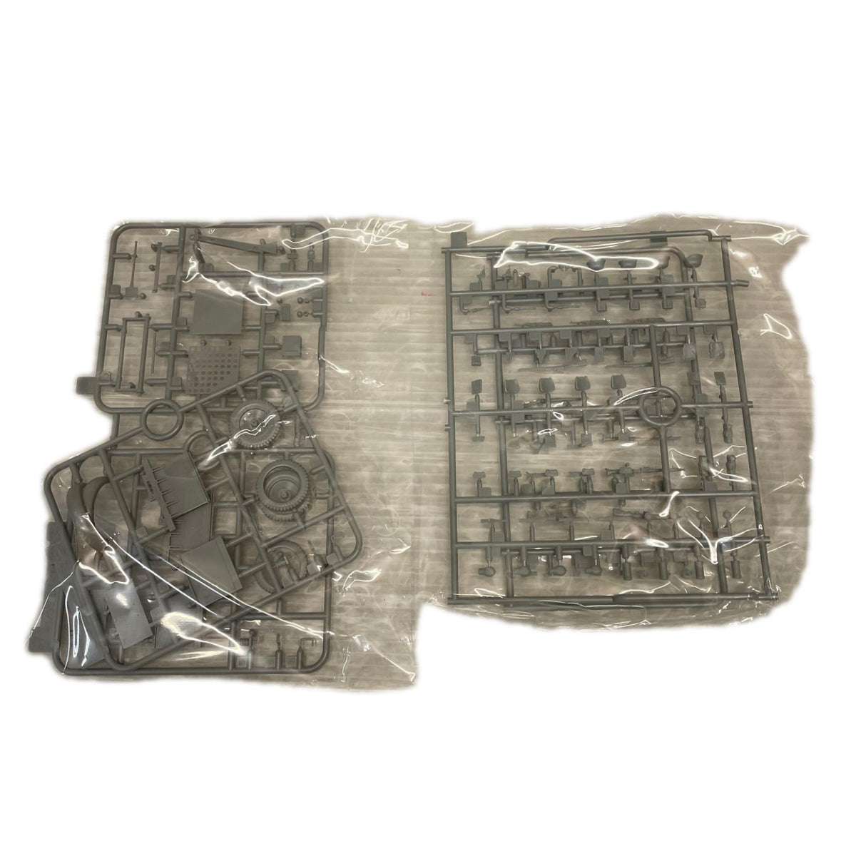 1/35 WW.II ドイツ軍 Sd.Kfz.252 軽装甲弾薬運搬車 DRAGON ミリタリープラモ