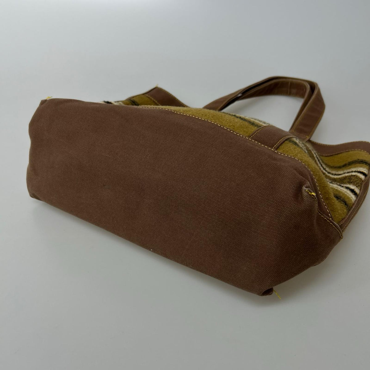 その他バッグ ﾄｰﾄﾊﾞｯｸﾞ / ﾚｻﾞｰﾊﾟｯﾁ / ｵﾘｰﾌﾞ色 ブラウン