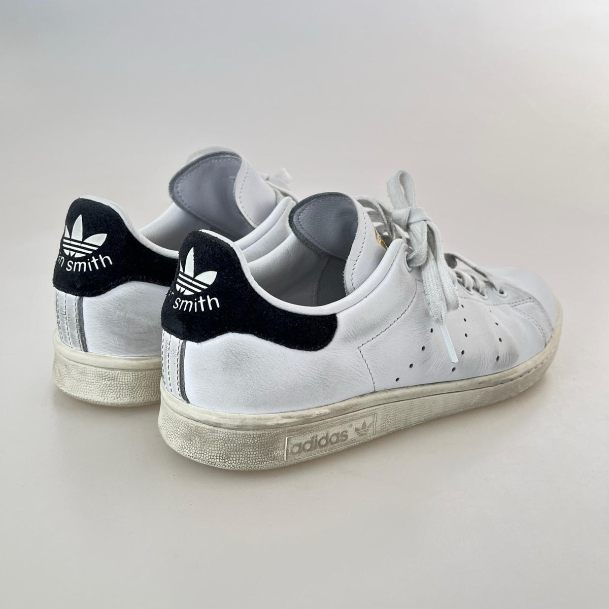 スニーカー stan smith 白 ｽｳｪｰﾄﾞ 黒 (27.5) 27.5cm (US9 1/2 UK9 EU45) ホワイト