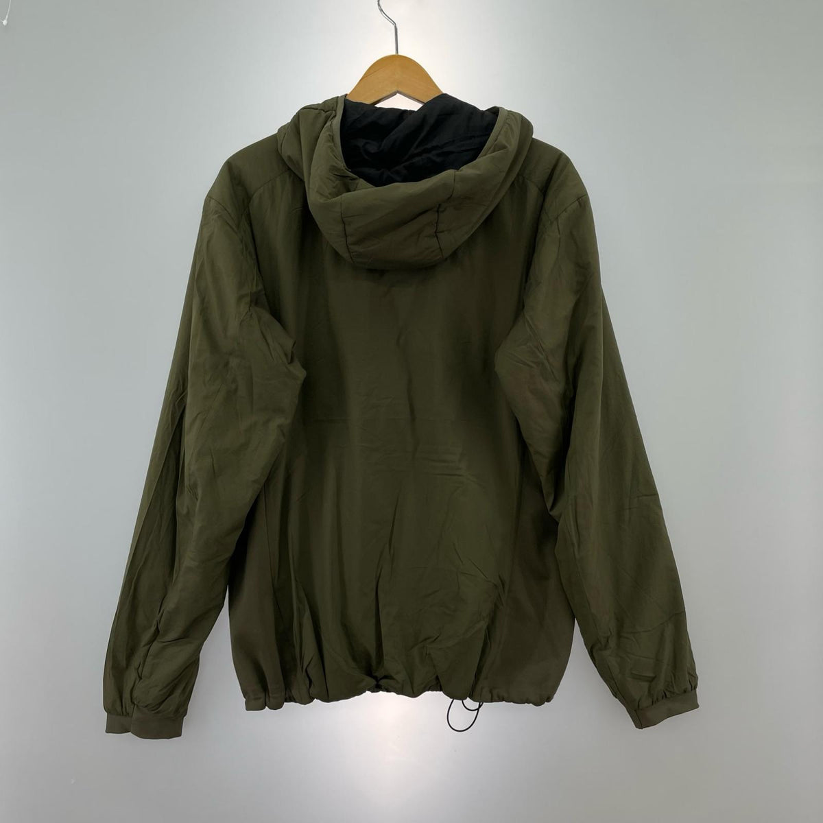 ジャケット ATOM LT HOODY ｶｰｷ M