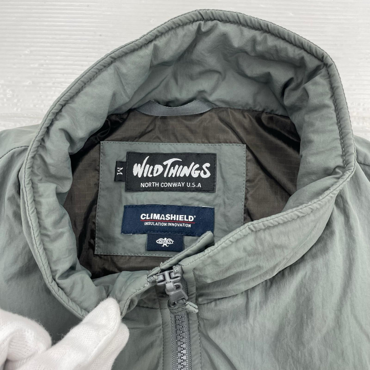 ダウンベスト WILDTHINGS BEAMS別注 MILITARY DOWN VEST WT24408SN-BBM ｾｰｼﾞｸﾞﾘｰﾝ (M) M カーキ
