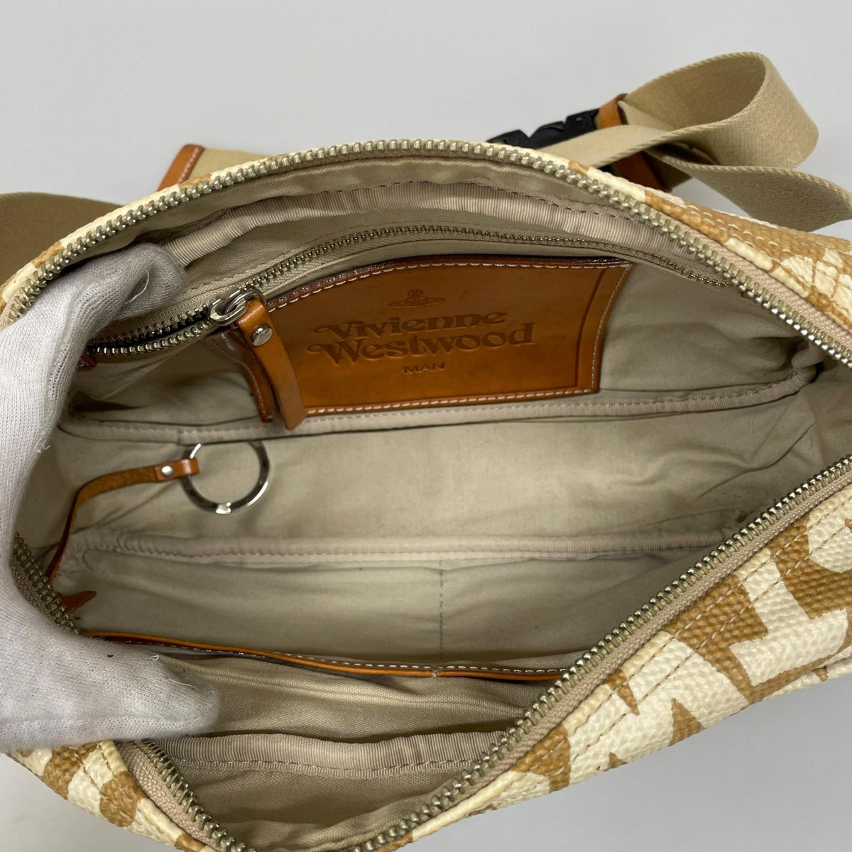 ショルダーバッグ Vivienne Westwood ショルダーバッグ ベージュ