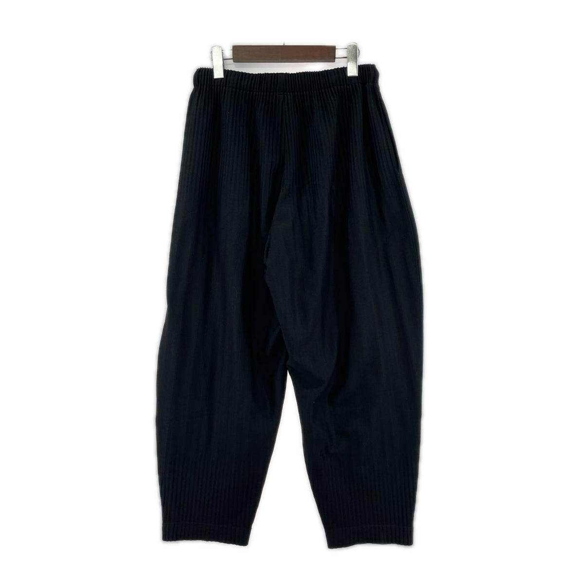 パンツ HOMME PLISSE ISSEY MIYAKE BASICS 消しﾌﾟﾘｰﾂｻﾙｴﾙｲｰｼﾞｰﾊﾟﾝﾂ HP55JF051 黒 (1) 1 ブラック
