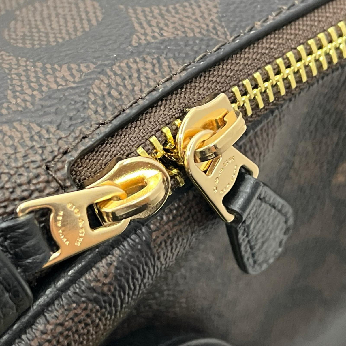 COACH ｼｸﾞﾈﾁｬｰ ﾘｭｯｸｻｯｸ ﾌﾞﾗｳﾝ CZ176