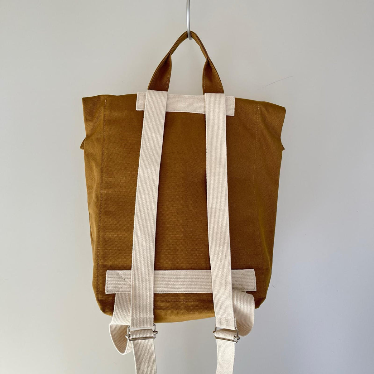 リュック・デイパック MONO BACKPACK ﾍﾞｰｼﾞｭ ベージュ