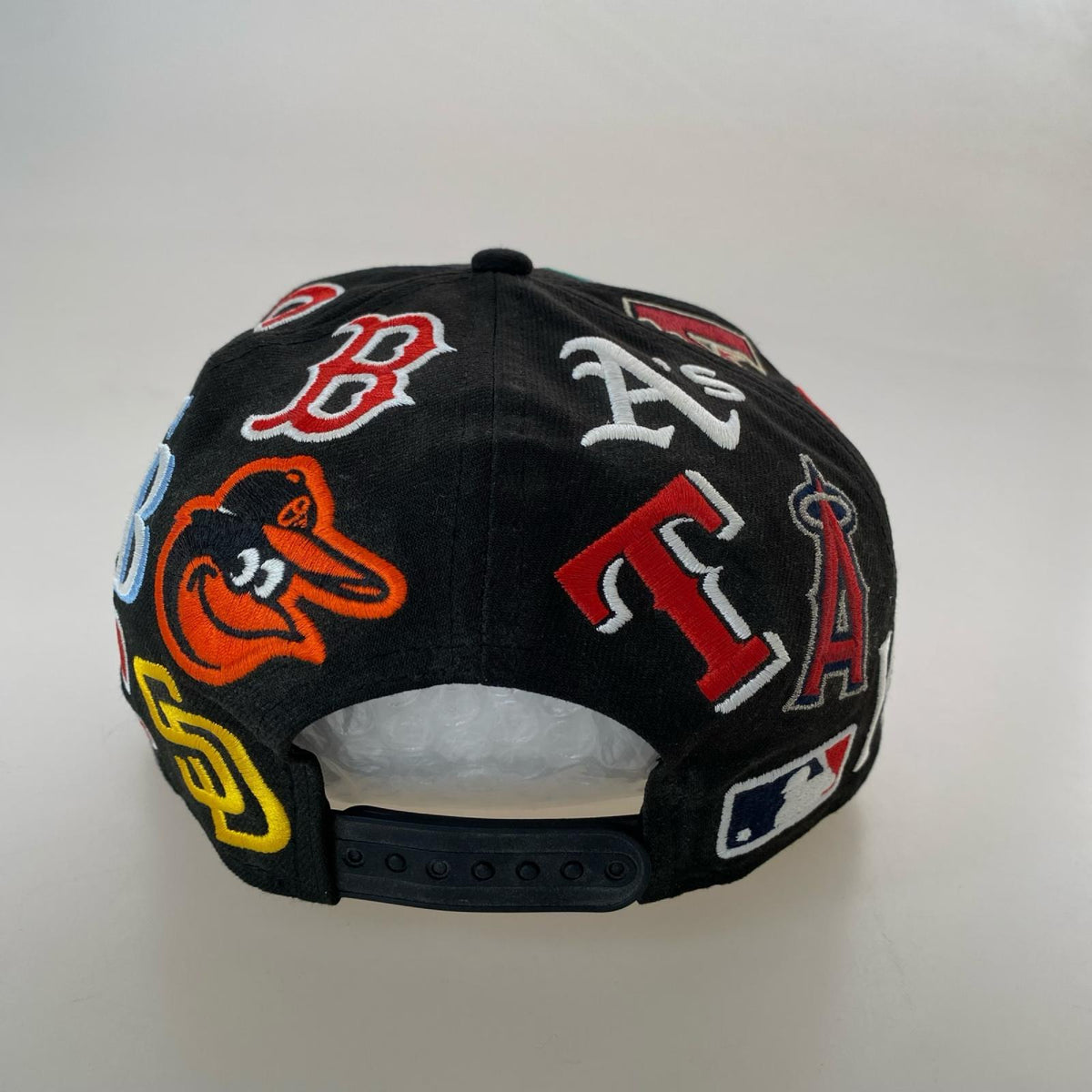 キャップ NEW ERA ＭＬＢ ﾏﾙﾁﾛｺﾞ刺繍 ｷｬｯﾌﾟ ﾌﾞﾗｯｸ ブラック