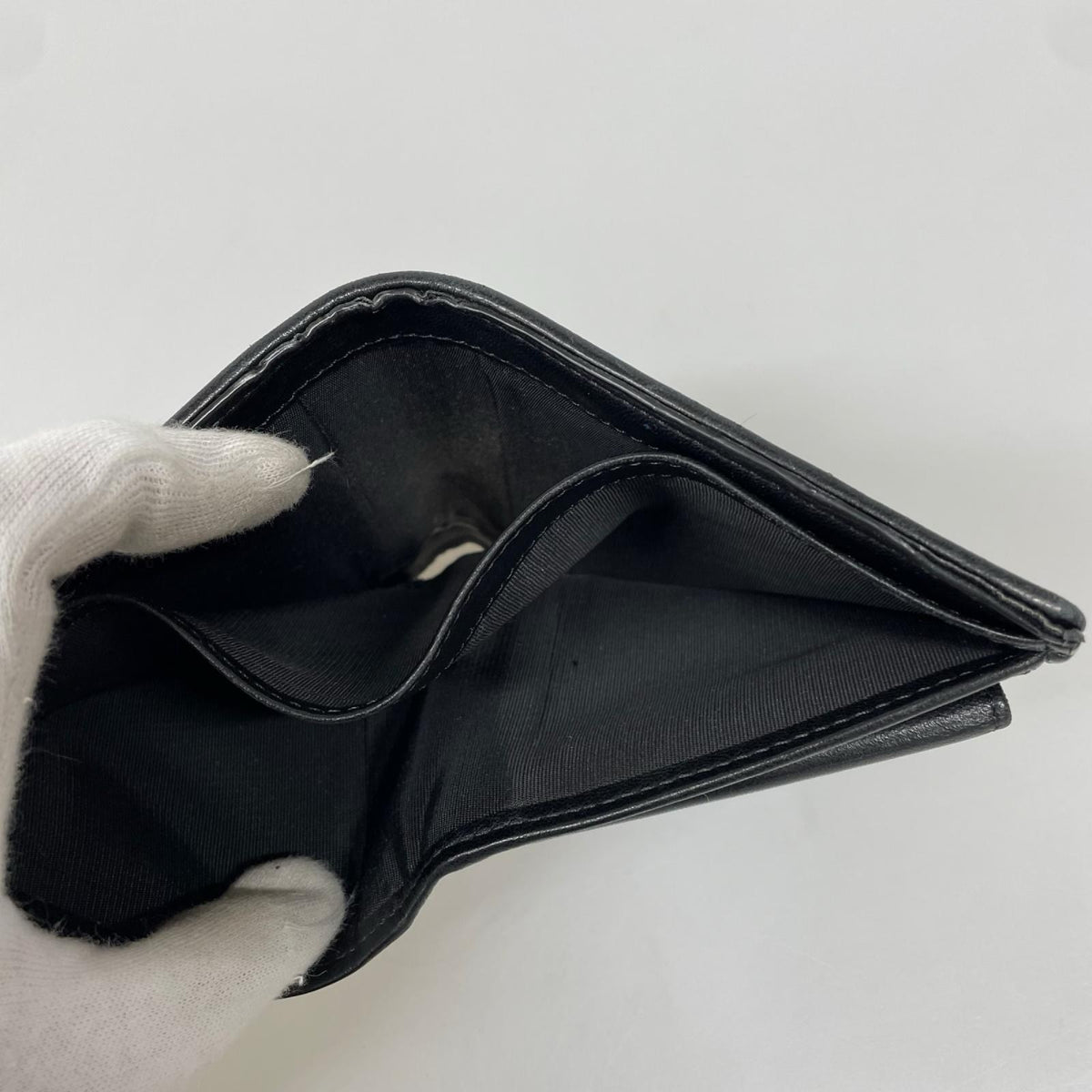 コンパクトウォレット ｲｺﾉｸﾞﾗﾌ 二つ折り財布 ブラック
