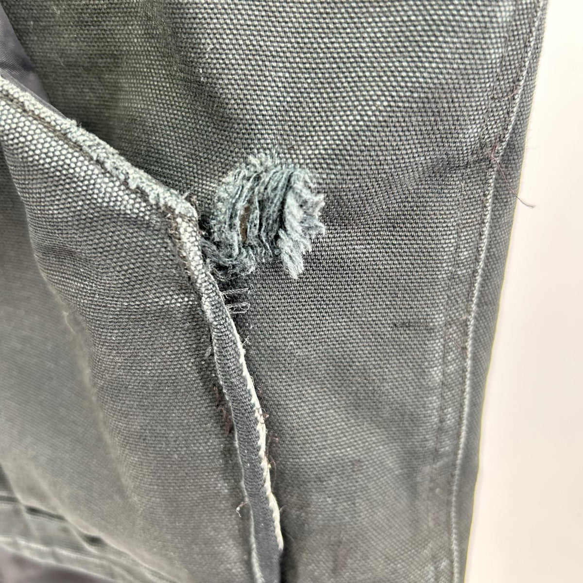 長袖シャツ Carhartt ﾀﾞｯｸﾞﾍﾞｽﾄ 黒 (M) M ブラック