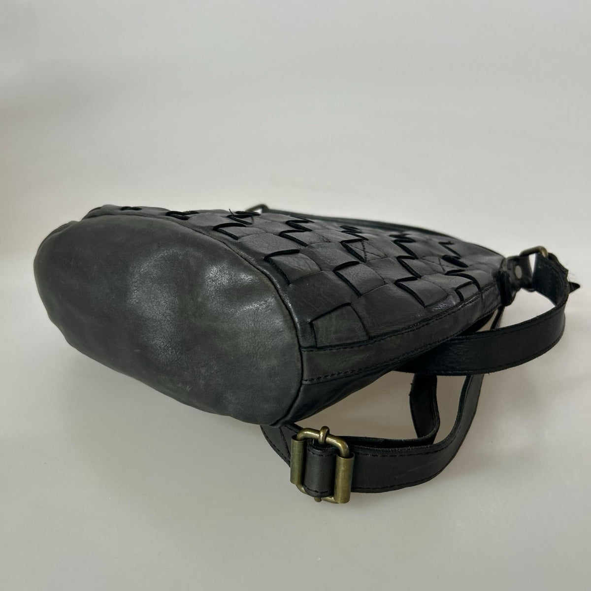 ショルダーバッグ BIBA 編み込みﾚｻﾞｰﾄｰﾄﾊﾞｯｸﾞ 黒 ブラック