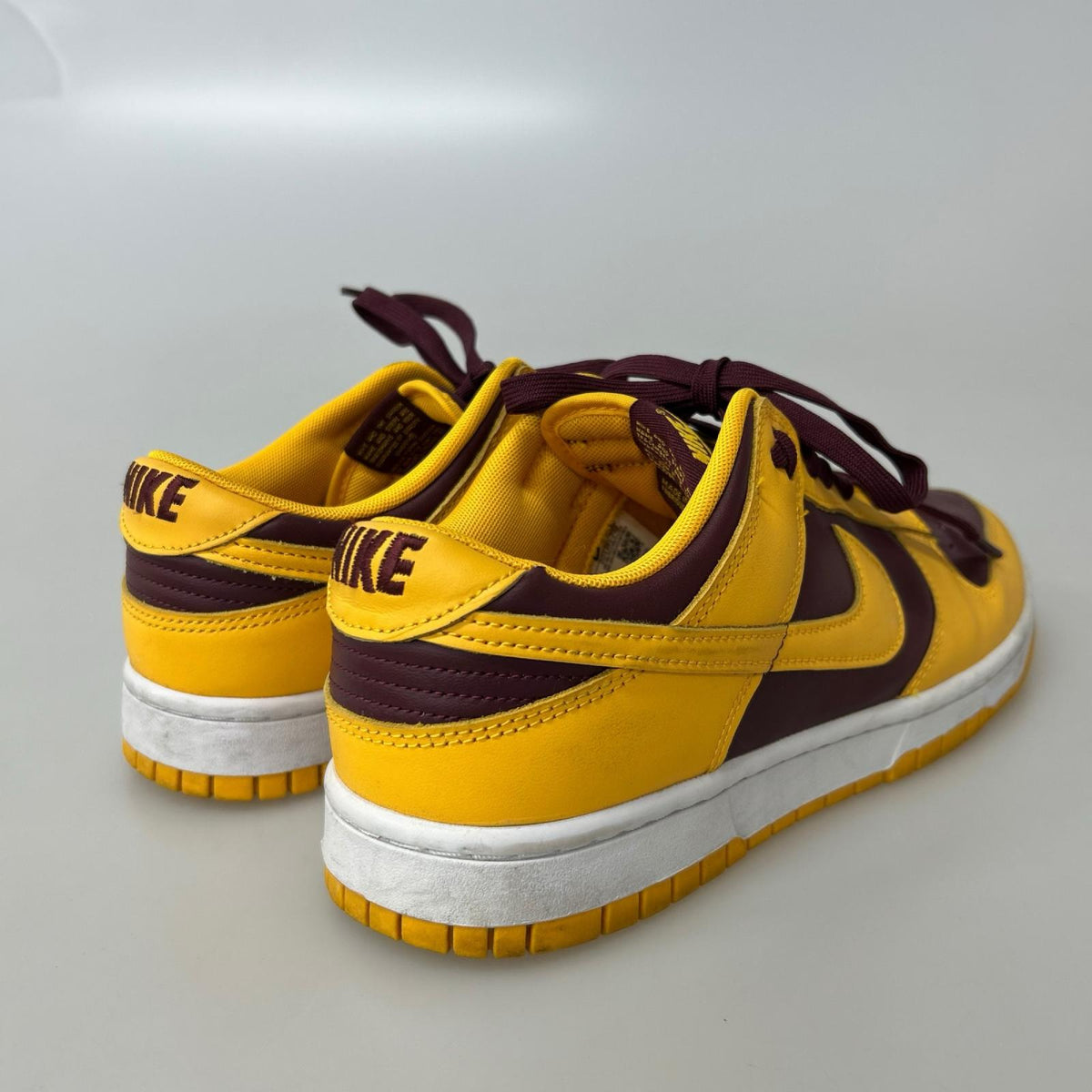 スニーカー Dunk Low Retro Gold and a deep Maroon 28.5cm (US10 1/2 UK10 EU47)