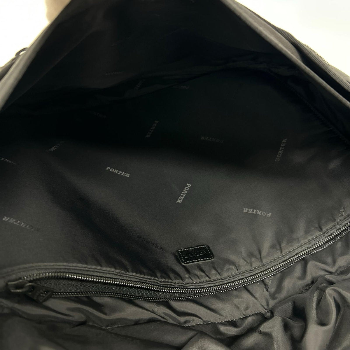 ショルダーバッグ ZOOM ﾒｯｾﾝｼﾞｬｰﾊﾞｯｸﾞ ブラック