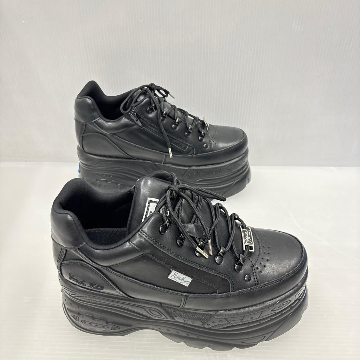 スニーカー ﾌﾟﾗｯﾄﾌｫｰﾑ BLK 26.0cm 26