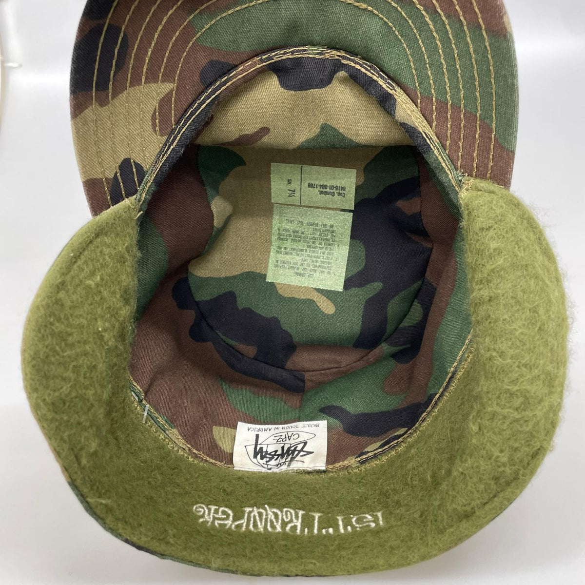 キャップ OLD STUSSY ｶﾓ柄ｲﾔｰﾏﾌｷｬｯﾌﾟ