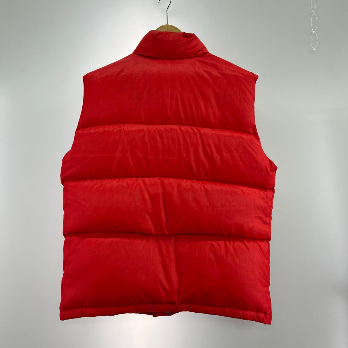 ダウンベスト 茶ﾀｸﾞ ﾀﾞｳﾝﾍﾞｽﾄ 赤 SIZE:XL ﾘｯﾌﾟｽﾄｯﾌﾟﾅｲﾛﾝ レッド