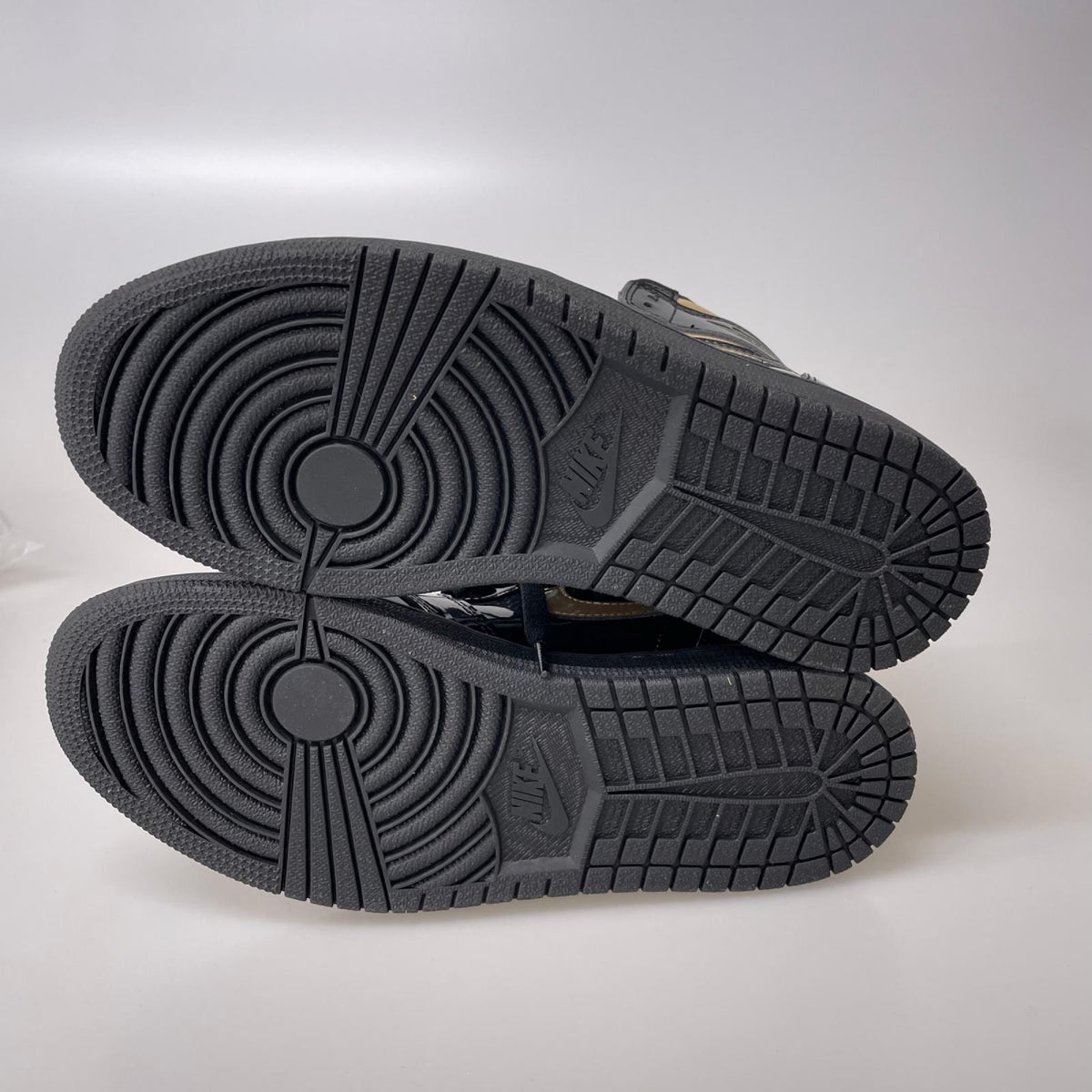 スニーカー AIR JORDAN 1 BLACK METALLIC GOLD 26.0cm 26cm (US8 UK7 1/2 EU42) ブラック