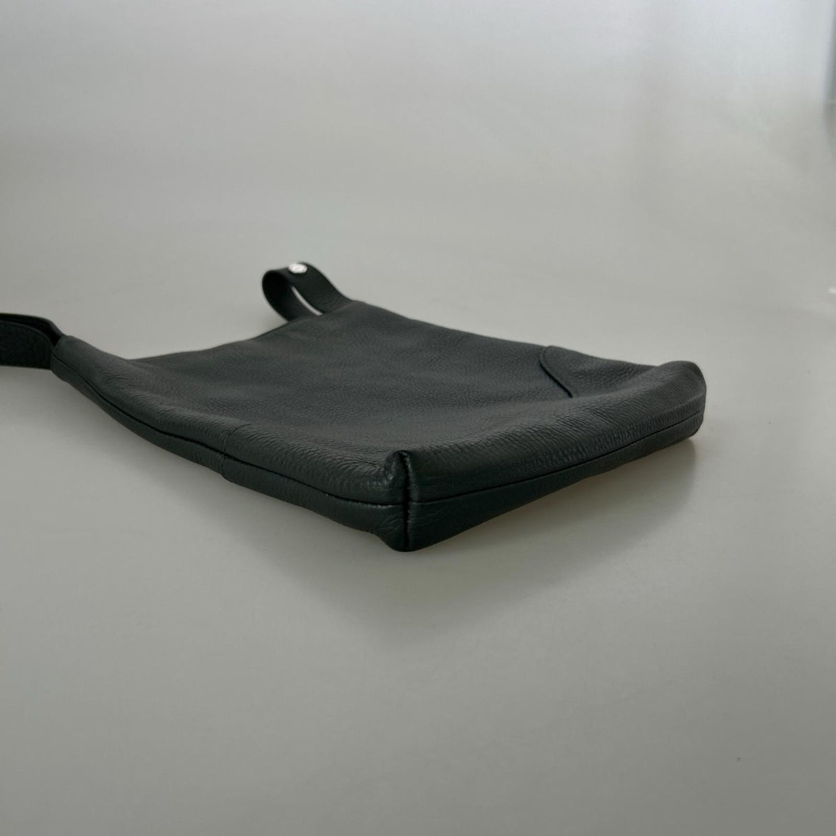 その他バッグ PELLE MORBIDA ﾜﾝﾊﾝﾄﾞﾙﾊﾞｯｸﾞ ｸﾞﾚｰ グレー