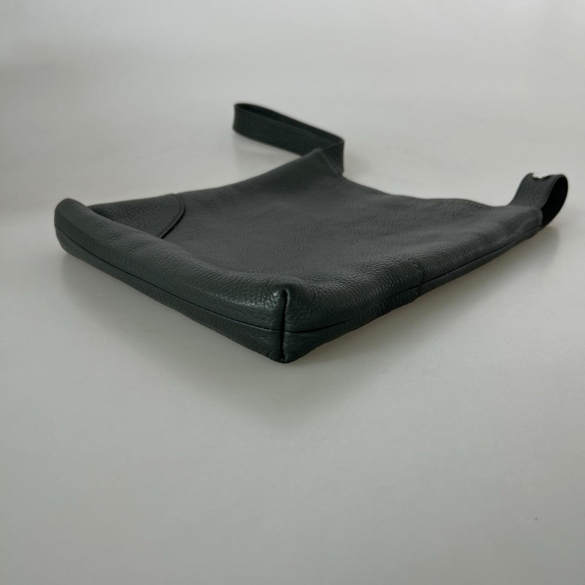 その他バッグ PELLE MORBIDA ﾜﾝﾊﾝﾄﾞﾙﾊﾞｯｸﾞ ｸﾞﾚｰ グレー