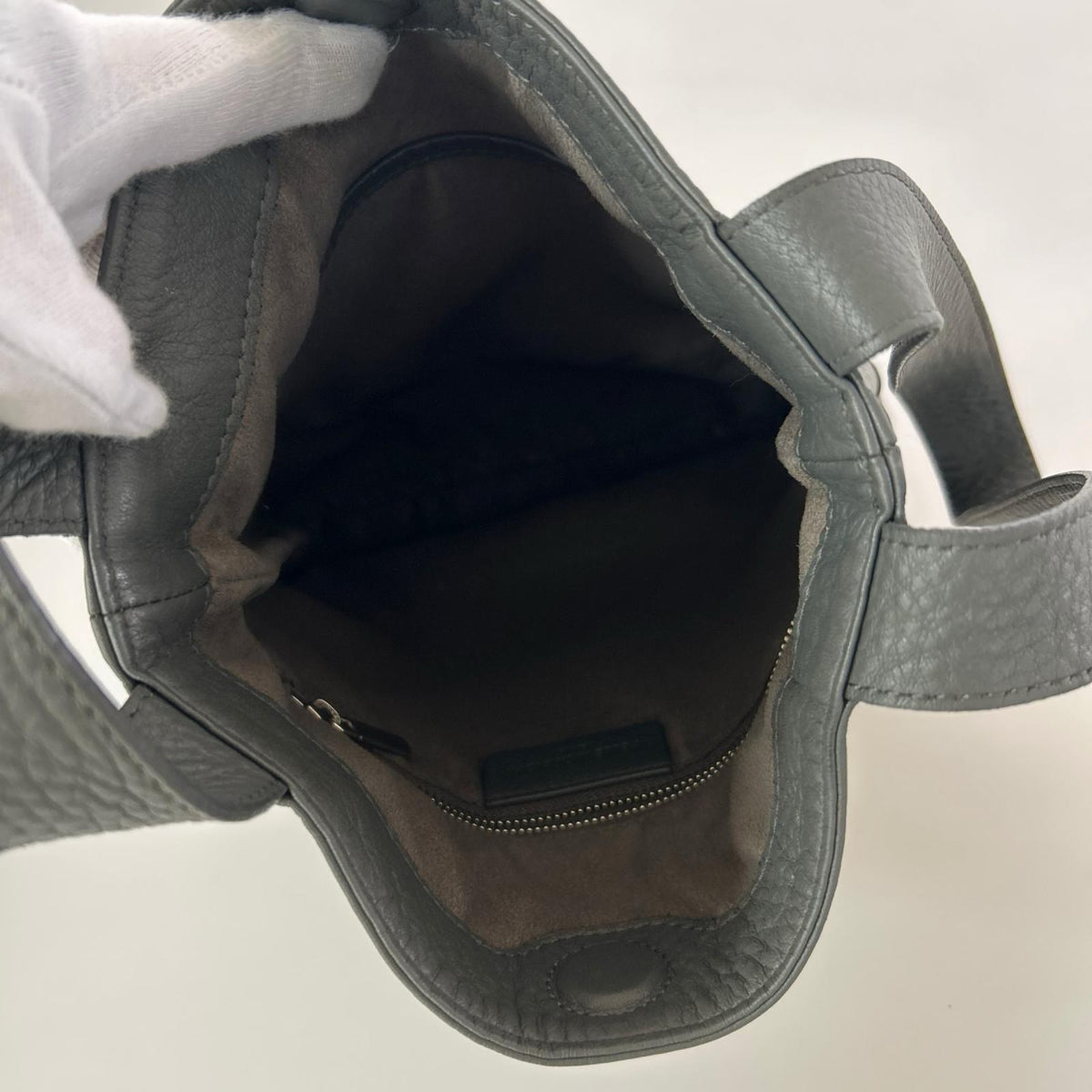 その他バッグ PELLE MORBIDA ﾜﾝﾊﾝﾄﾞﾙﾊﾞｯｸﾞ ｸﾞﾚｰ グレー