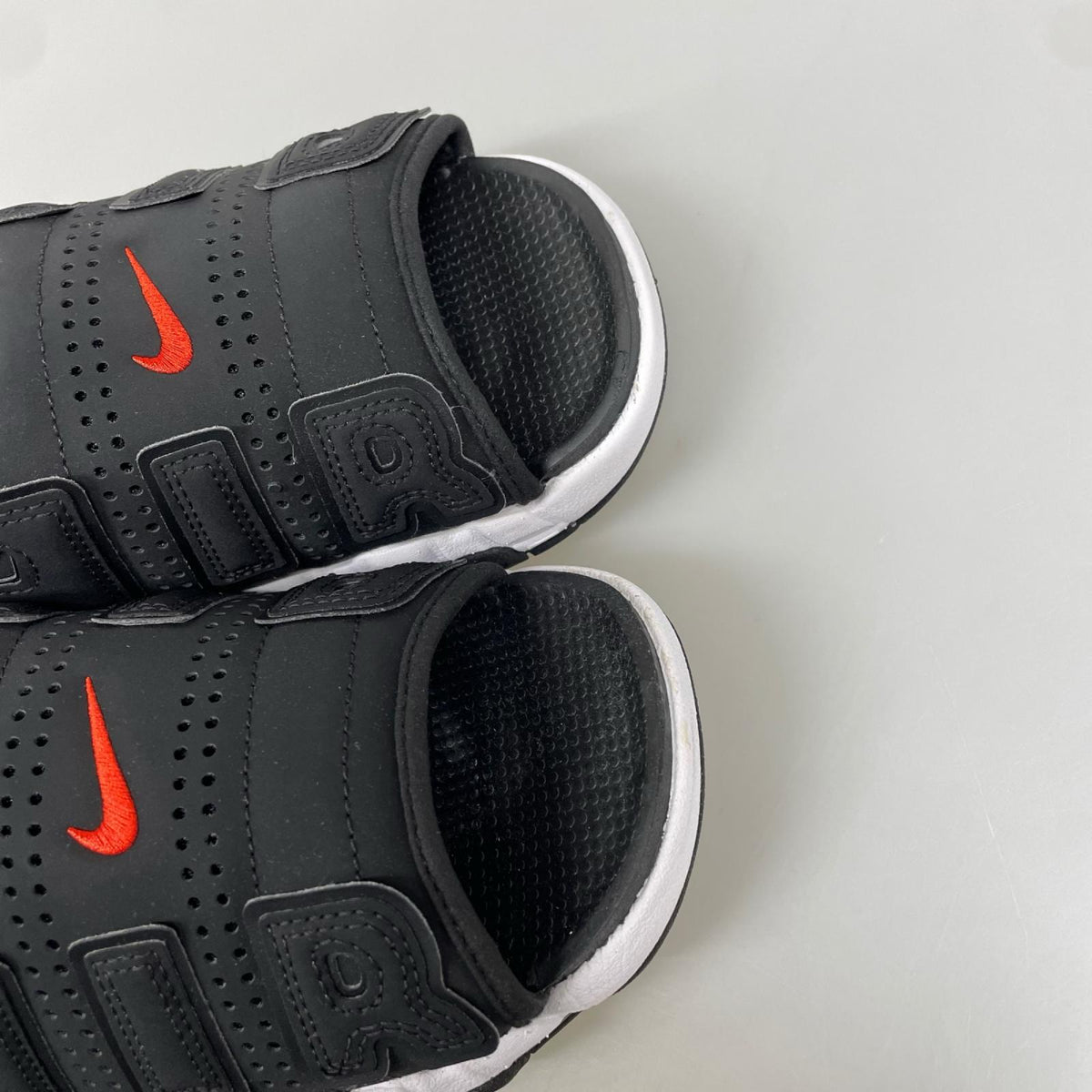 サンダル AIR MORE UPTEMPO FJ2707-001 (27cm) 27cm (US9 UK8 1/2 EU44) ブラック