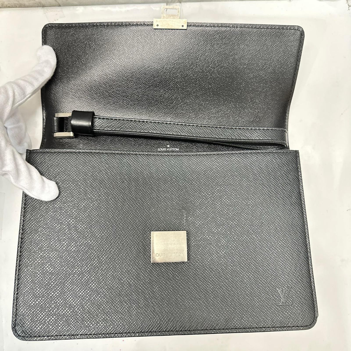 LV M30782 セレンガ タイガ レザークラッチバッグ