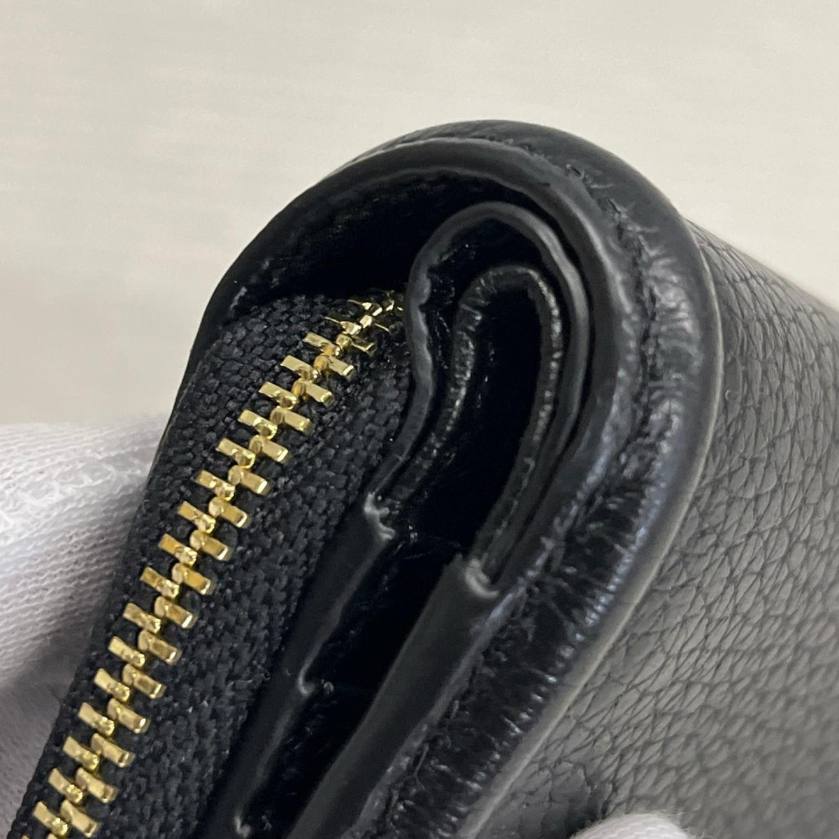 TORY BURCH ラウンドジップ 財布 黒