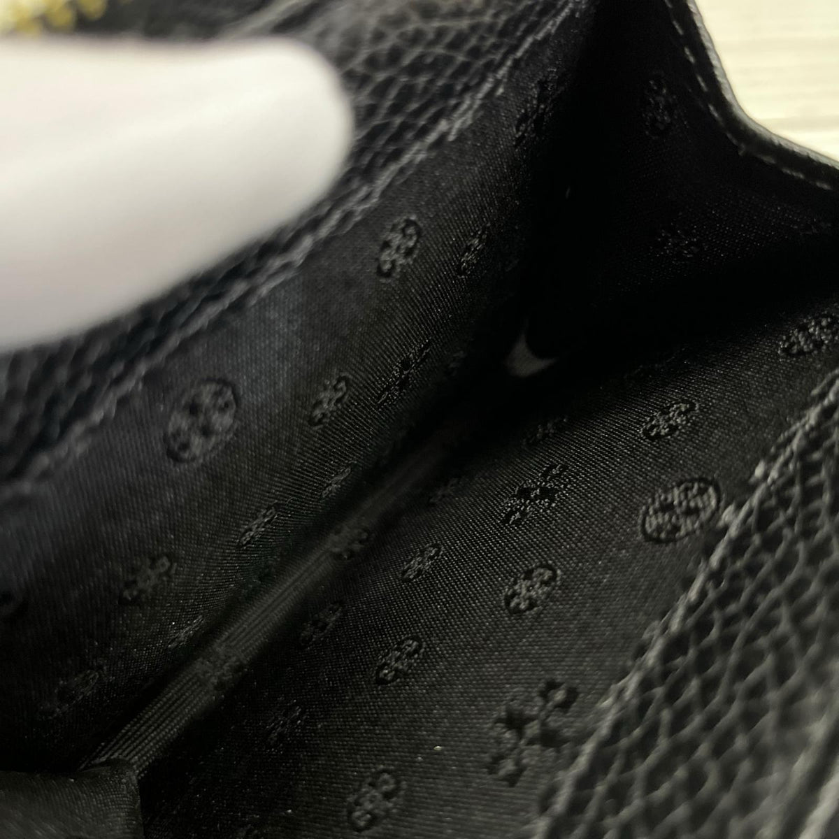 TORY BURCH ラウンドジップ 財布 黒