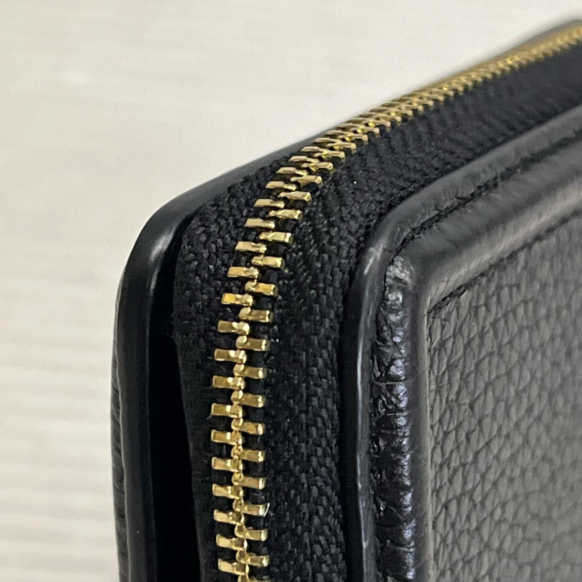 TORY BURCH ラウンドジップ 財布 黒