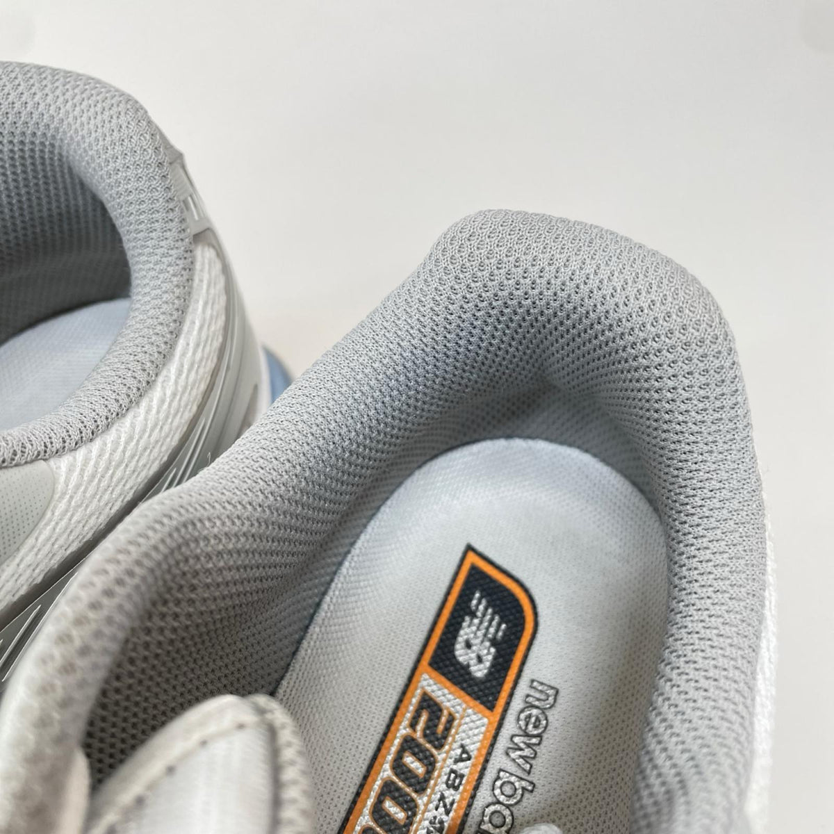 スニーカー U2000AA WHITE/BLUE 25.5cm (US7 1/2 UK7 EU41)