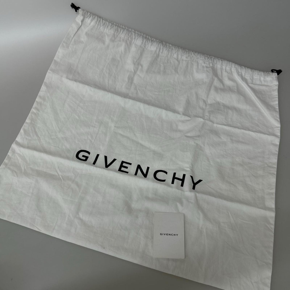 ショルダーバッグ GIVENCHY ﾅｲﾁﾝｹﾞｰﾙ ﾚｻﾞｰ2wayｼｮﾙﾀﾞｰﾊﾞｯｸﾞ ブラック