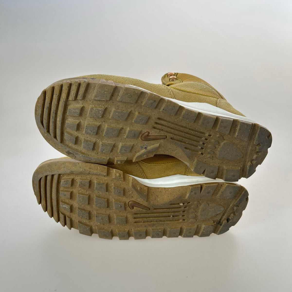 スニーカー NIKE HOODLAND SUEDE 25.5cm (US7 1/2 UK7 EU41) ベージュ