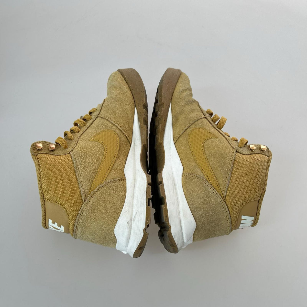 スニーカー NIKE HOODLAND SUEDE 25.5cm (US7 1/2 UK7 EU41) ベージュ