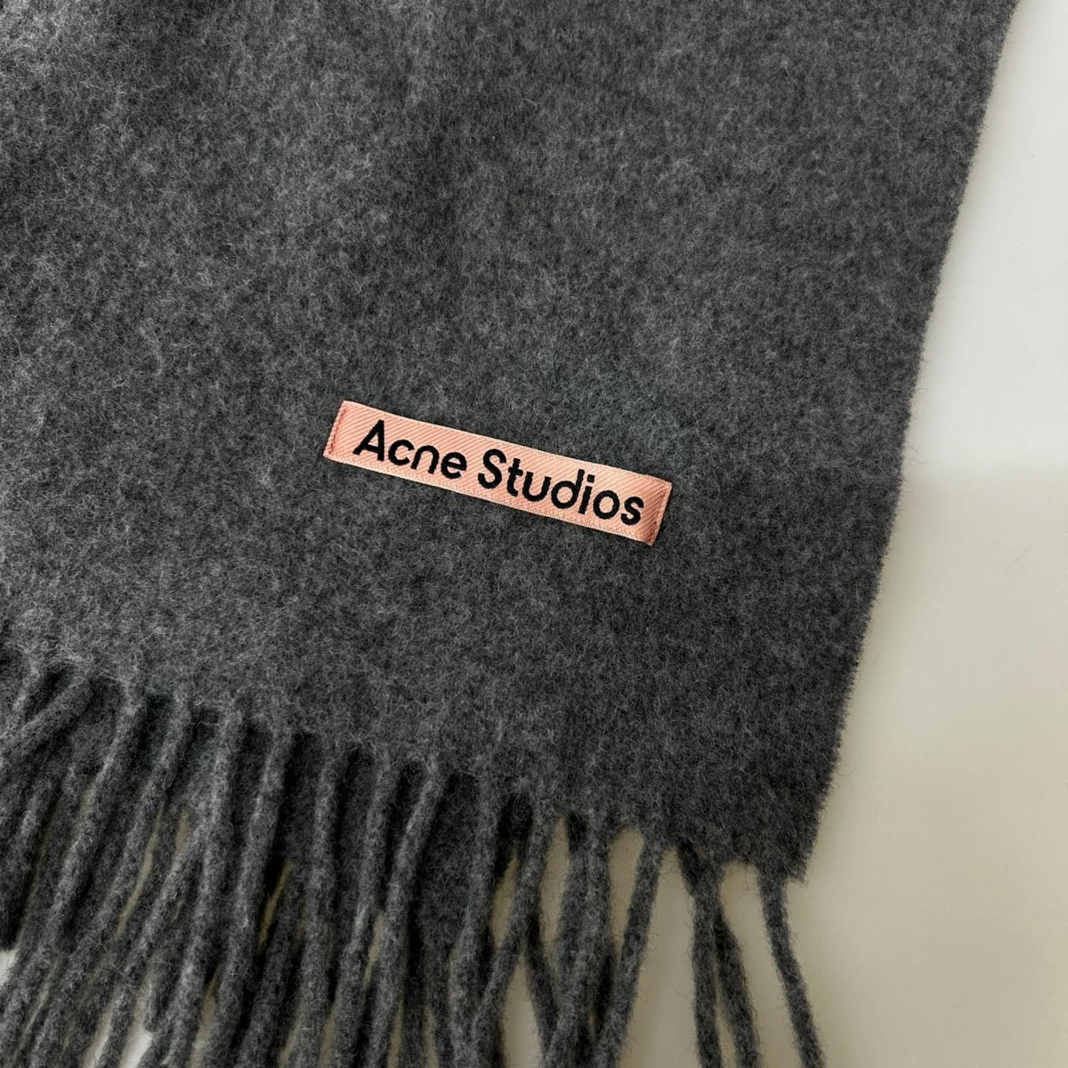 その他アクセサリー Acne Studios 大判ｽﾄｰﾙﾏﾌﾗｰ ｸﾞﾚｰ グレー