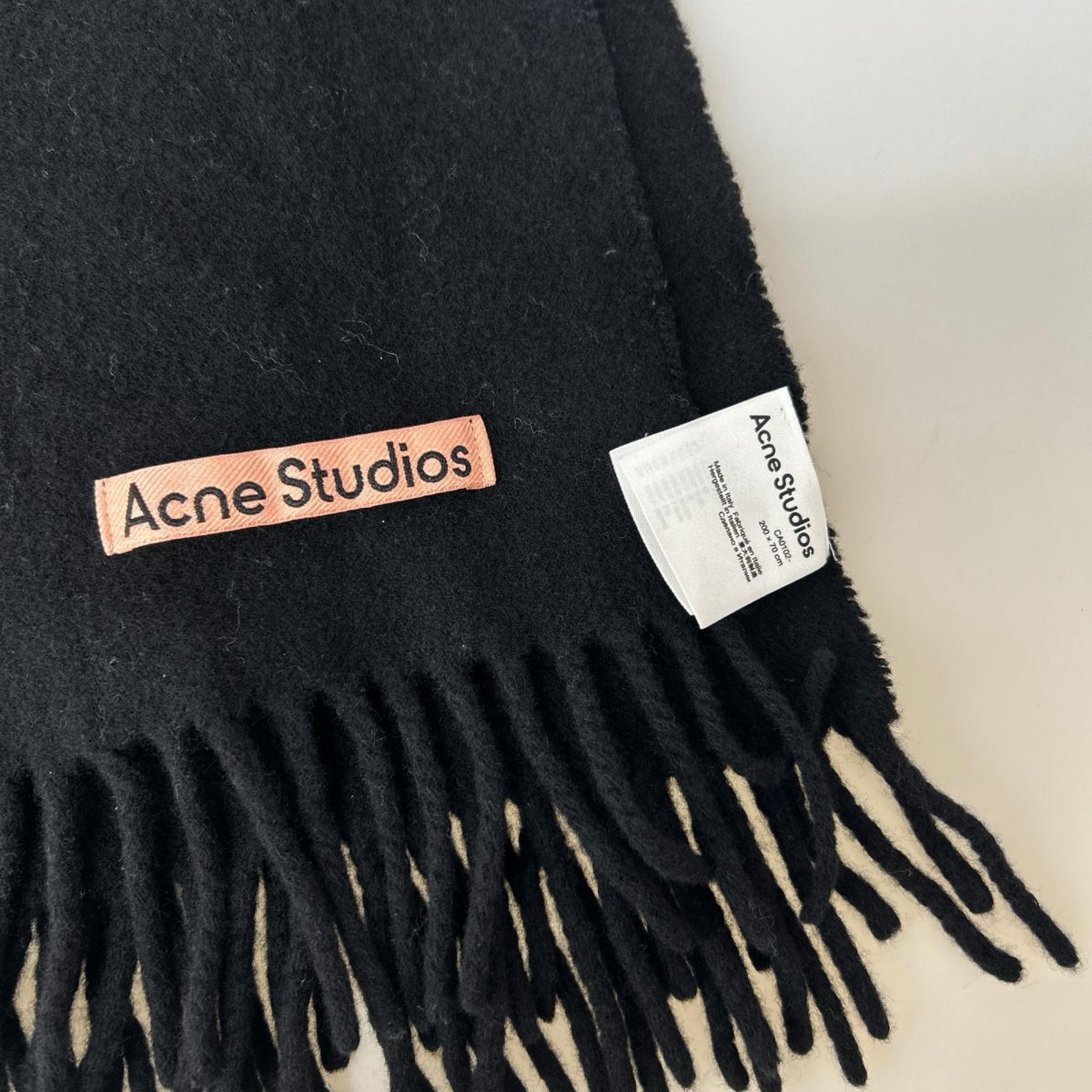 その他アクセサリー Acne Studios 大判ｽﾄｰﾙﾏﾌﾗｰ 黒 ブラック