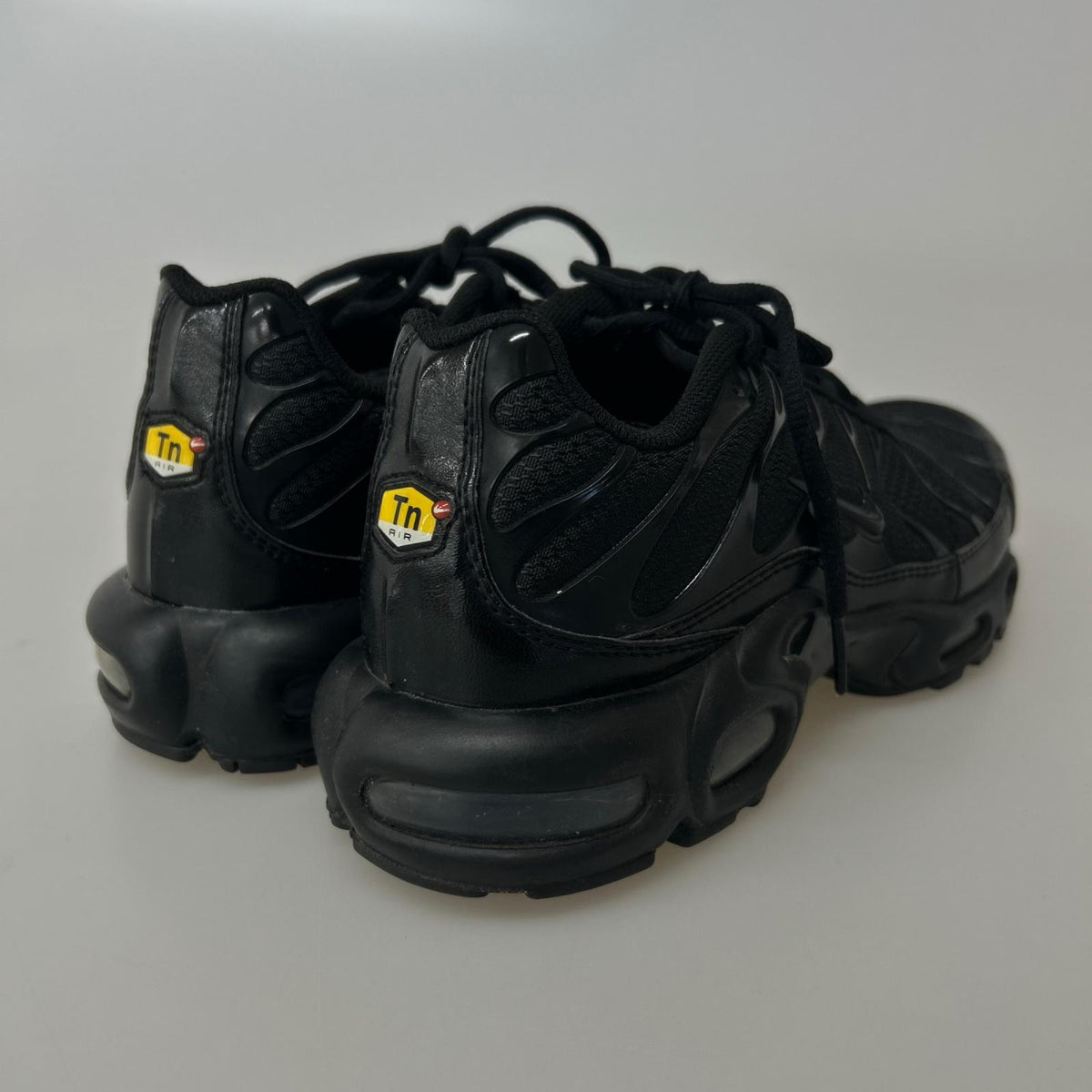 スニーカー AIR MAX PLUS 26.5cm ブラック 26.5cm (US8 1/2 UK8 EU43) ブラック