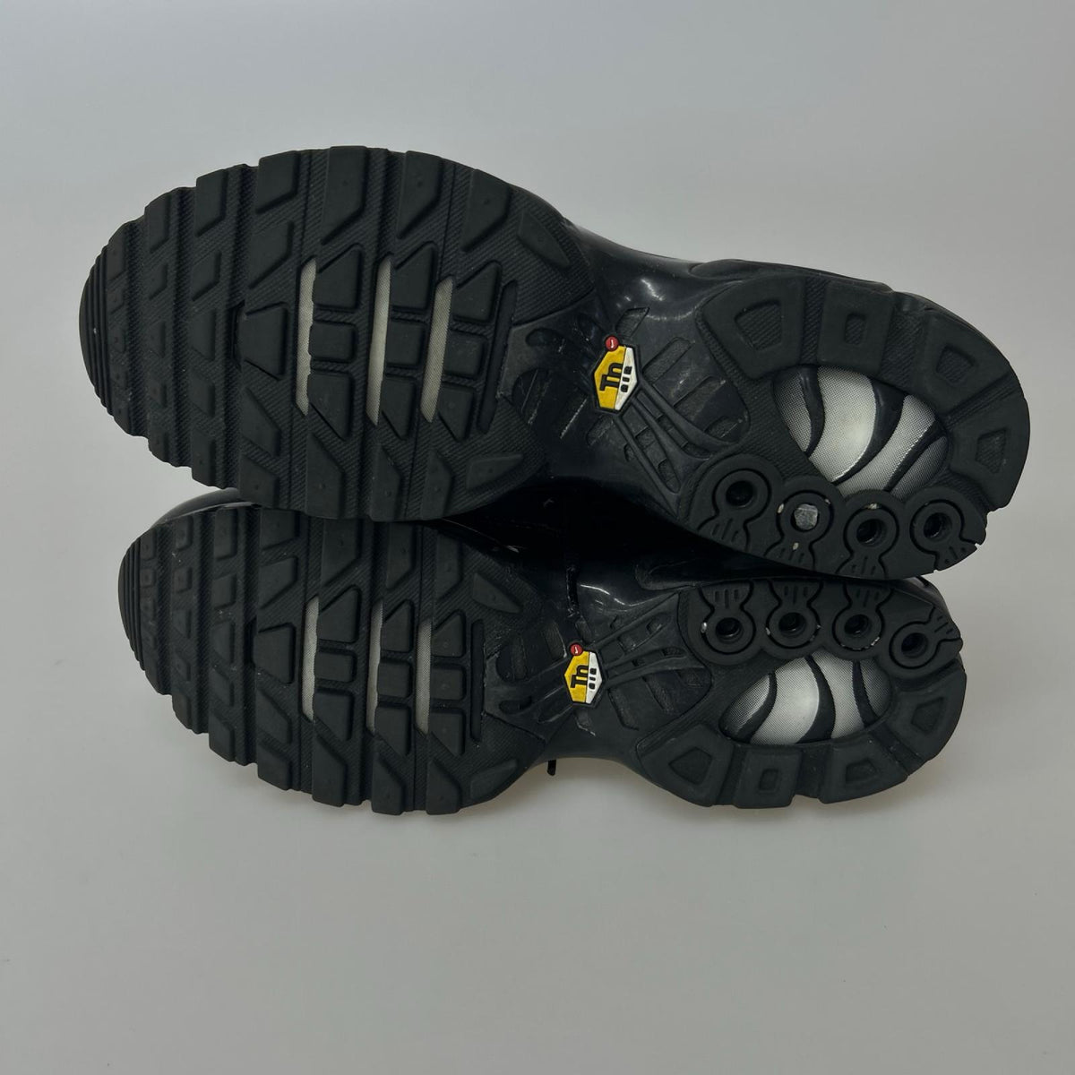 スニーカー AIR MAX PLUS 26.5cm ブラック 26.5cm (US8 1/2 UK8 EU43) ブラック