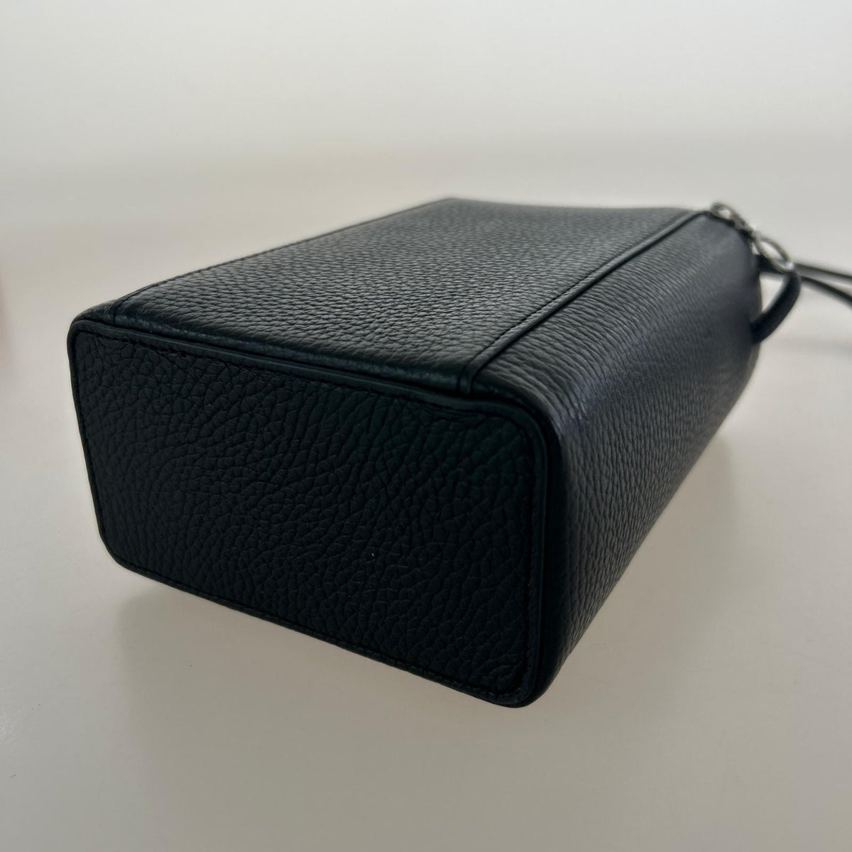 ショルダーバッグ PEBBLE GRAIN LEATHER BOX SHOU LDER ブラック