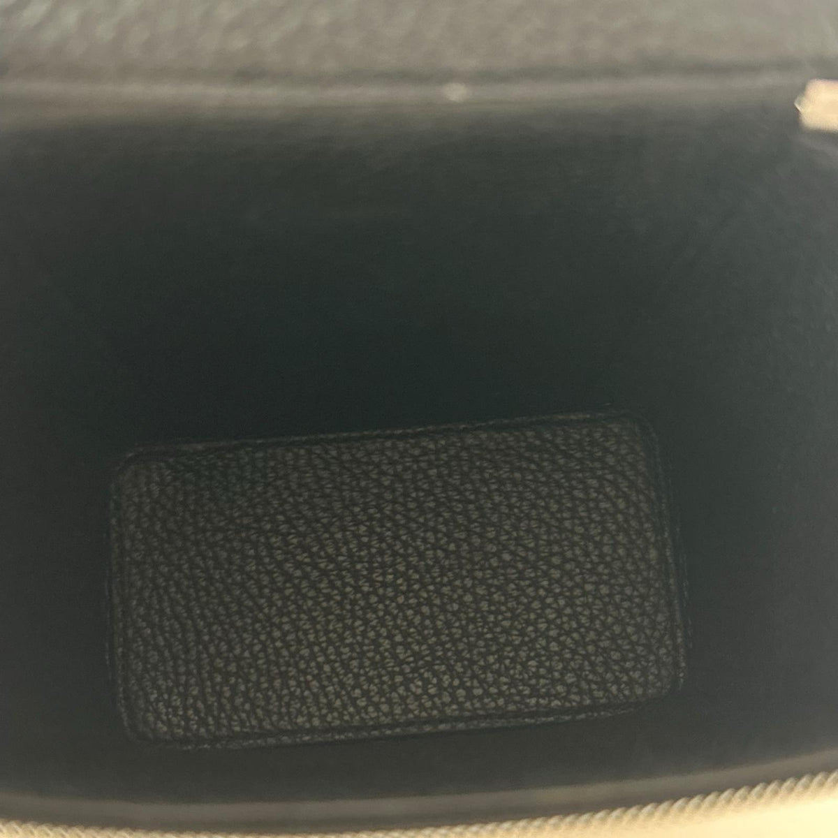 ショルダーバッグ PEBBLE GRAIN LEATHER BOX SHOU LDER ブラック