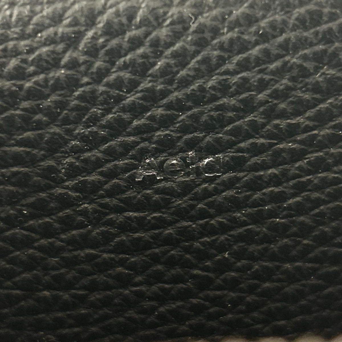 ショルダーバッグ PEBBLE GRAIN LEATHER BOX SHOU LDER ブラック