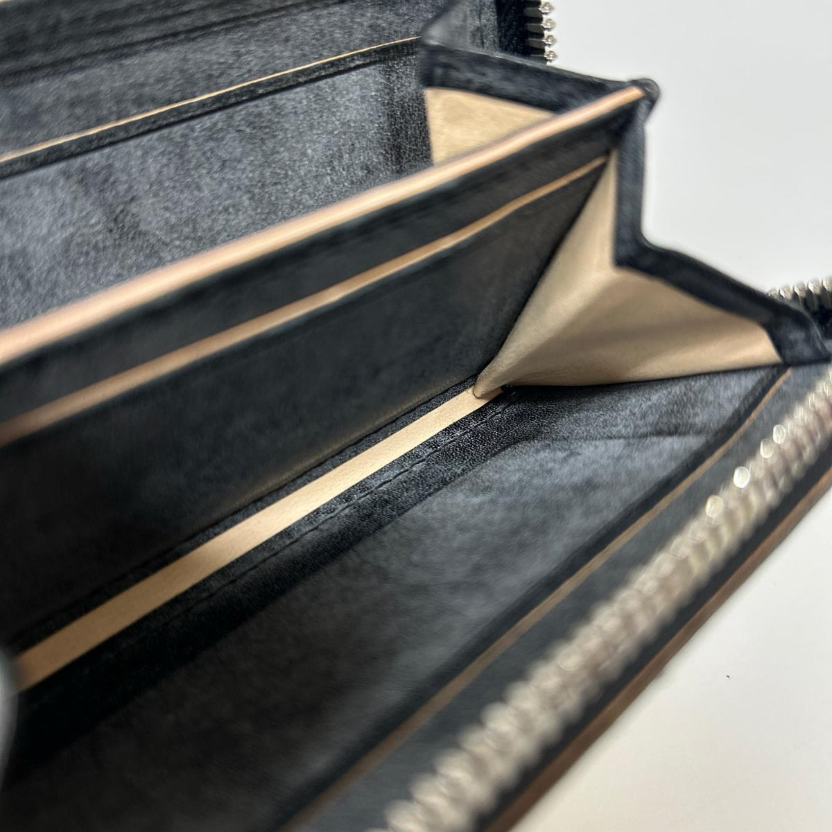コンパクトウォレット Hender Scheme round zip case 黒 ブラック