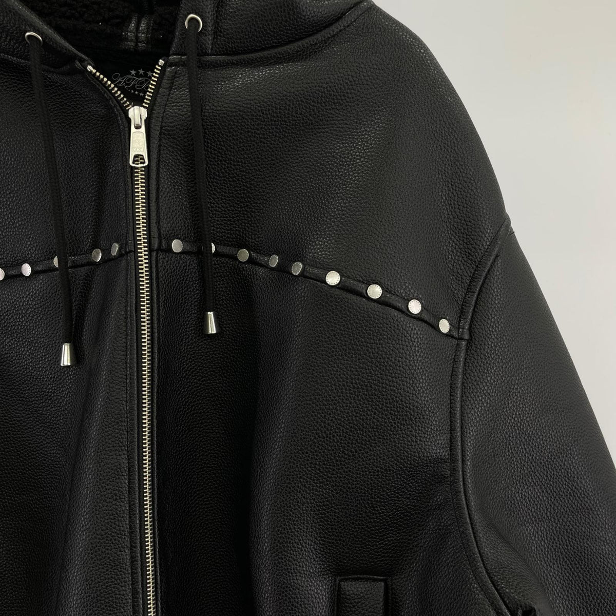 ジャケット AFB HOODED STUDDED BOMBER PUﾚｻﾞｰｼﾞｬｹｯﾄ L ブラック