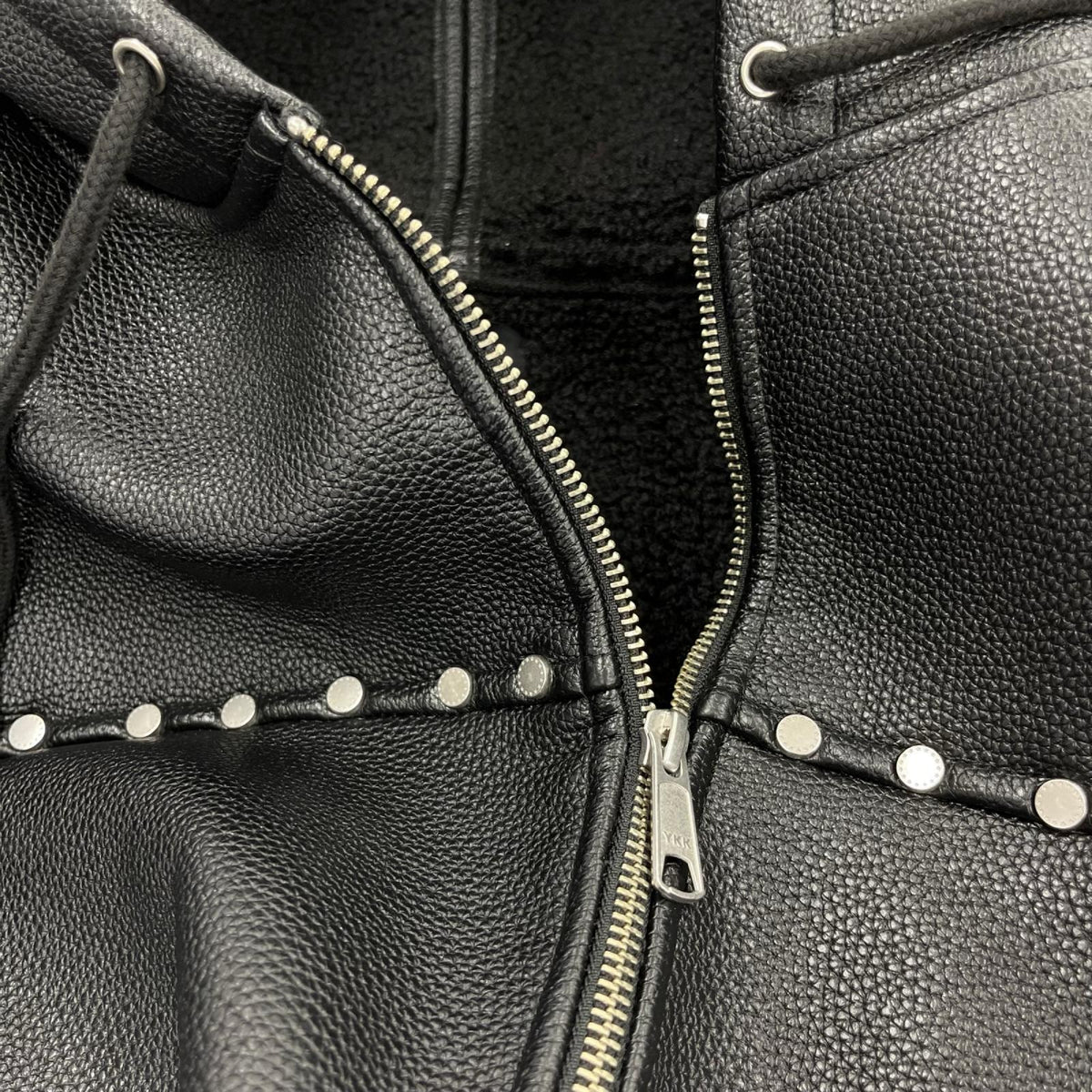 ジャケット AFB HOODED STUDDED BOMBER PUﾚｻﾞｰｼﾞｬｹｯﾄ L ブラック