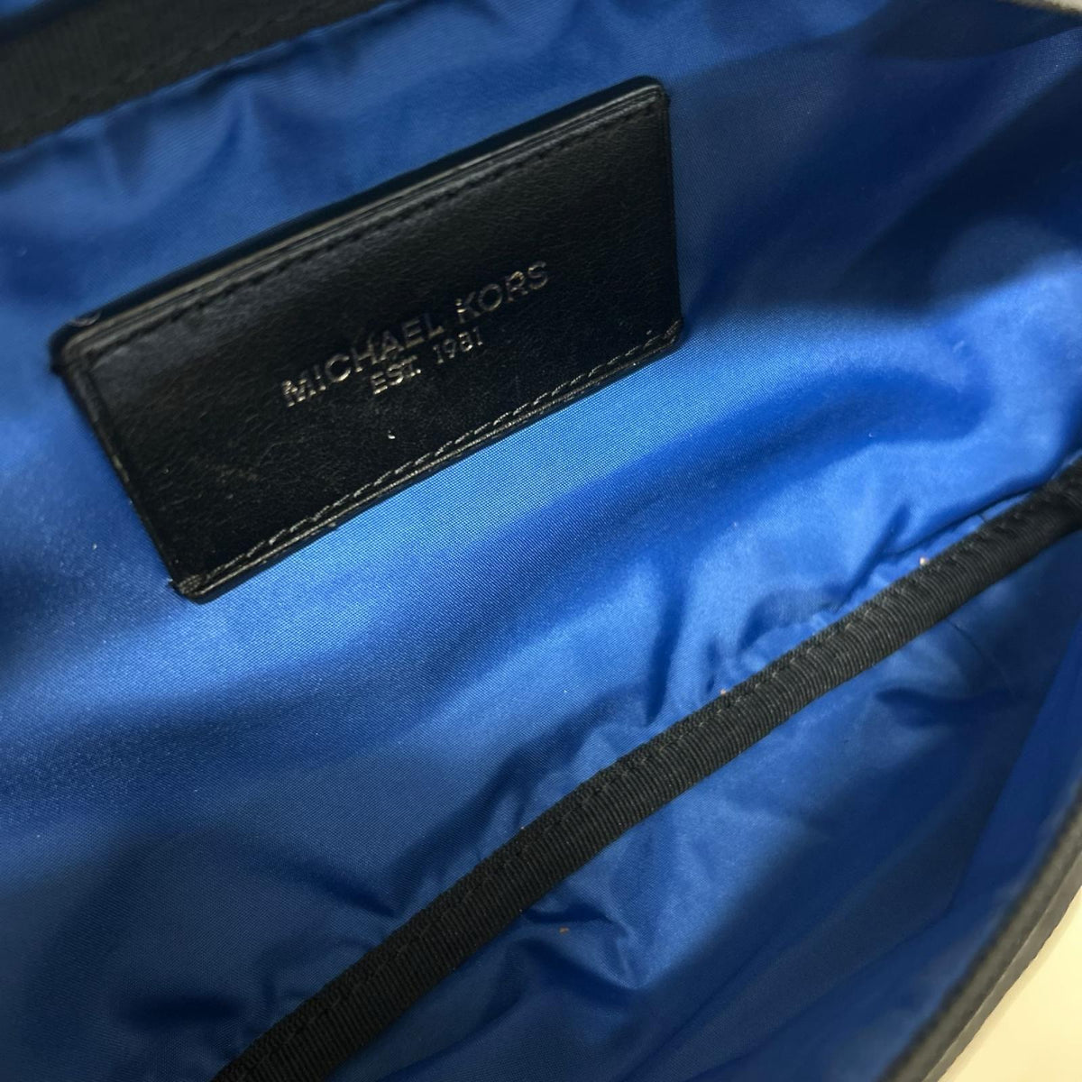 ボディバッグ KORS ﾎﾞﾃﾞｨﾊﾞｯｸﾞ　黒 ブラック