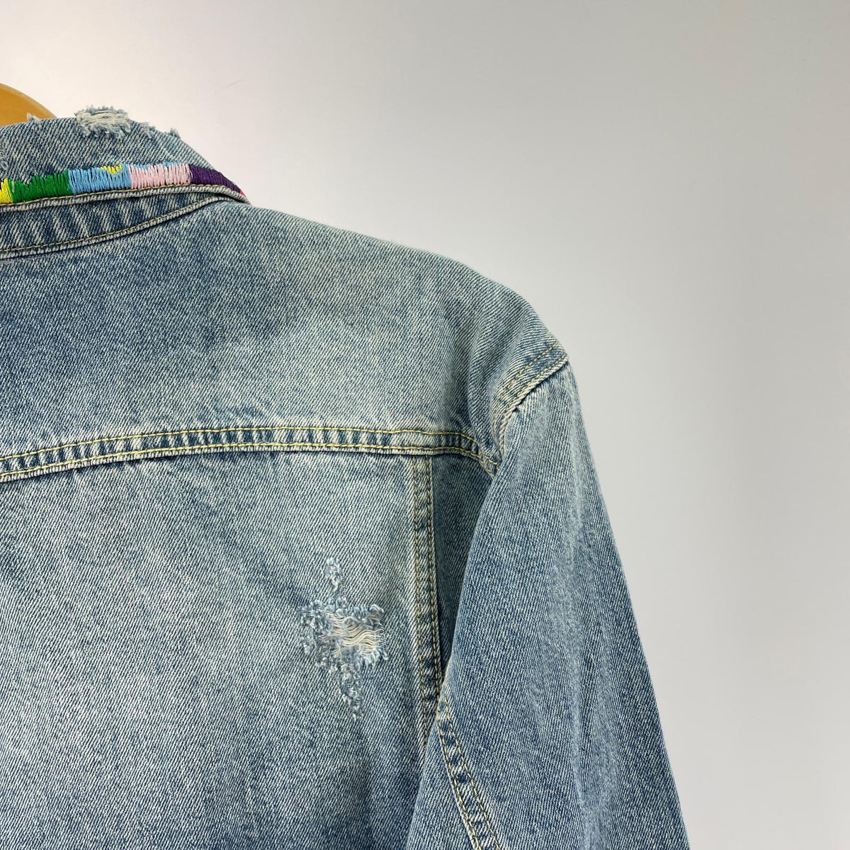 デニムジャケット Levi's 刺繍 ﾃﾞﾆﾑﾄﾗｯｶｰｼﾞｬｹｯﾄ (S) S ブルー