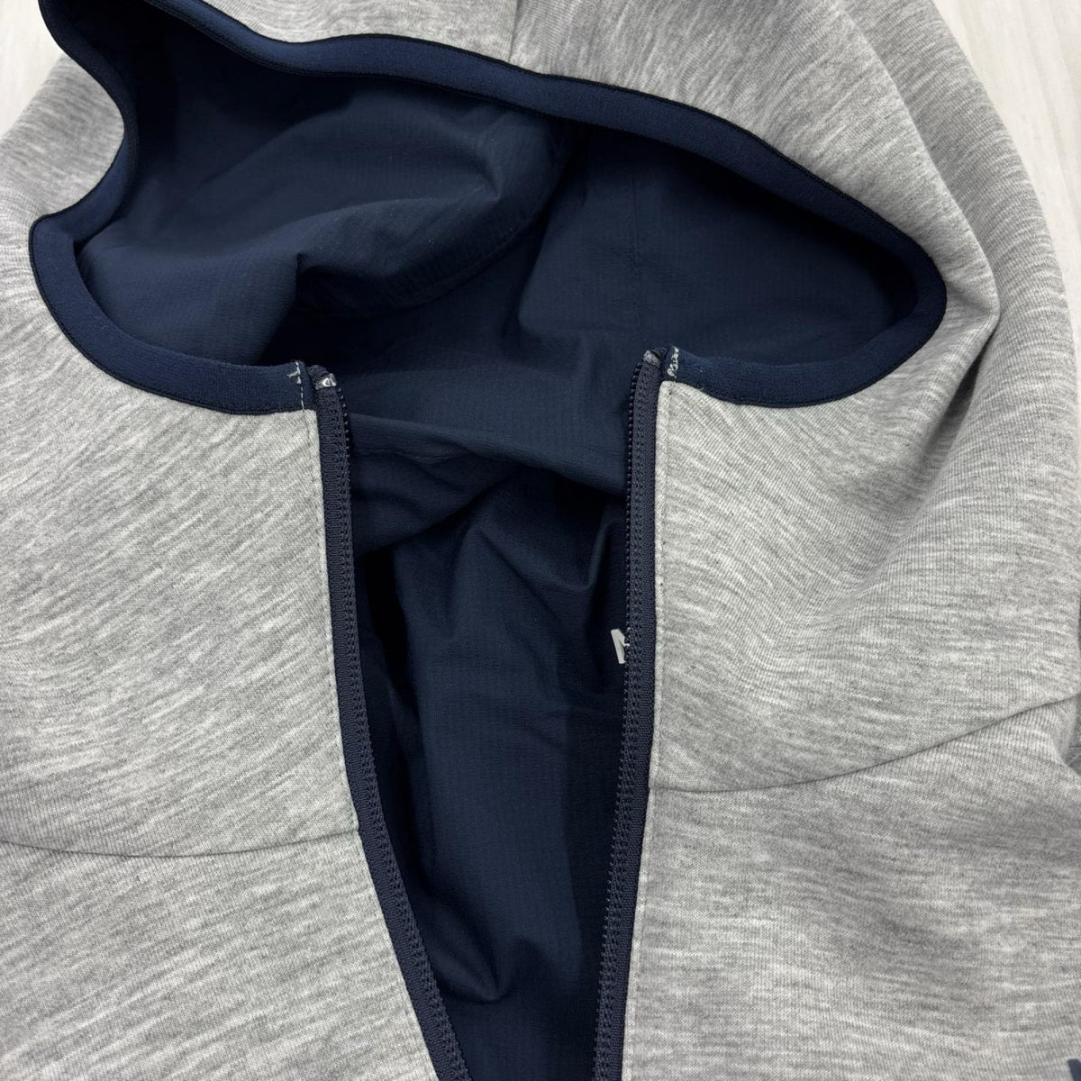 ジャケット REVERSIBLE TECH AIR HOODIE L