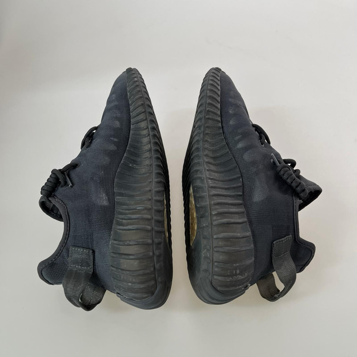 シューズ Yeezy Boost 350V2 ﾓﾉｼﾝﾀﾞｰ ブラック