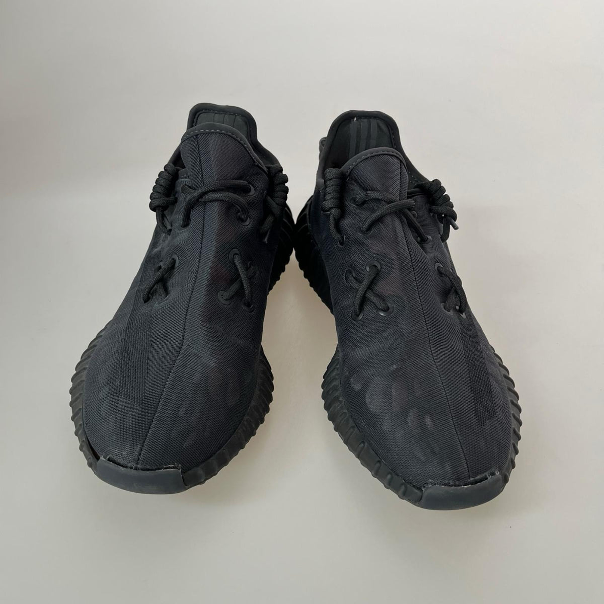 シューズ Yeezy Boost 350V2 ﾓﾉｼﾝﾀﾞｰ ブラック